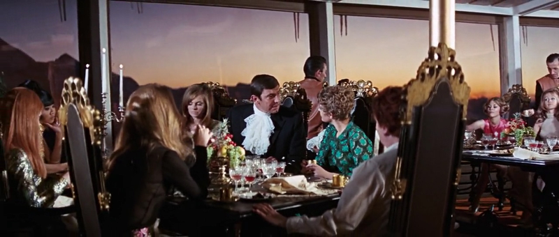 Illustration for article titled On Her Majesty’s Secret Service: The James Bond Christmas Special!